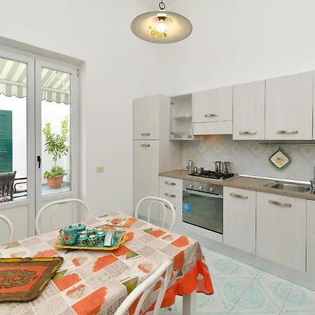 Iasolino Apartment *